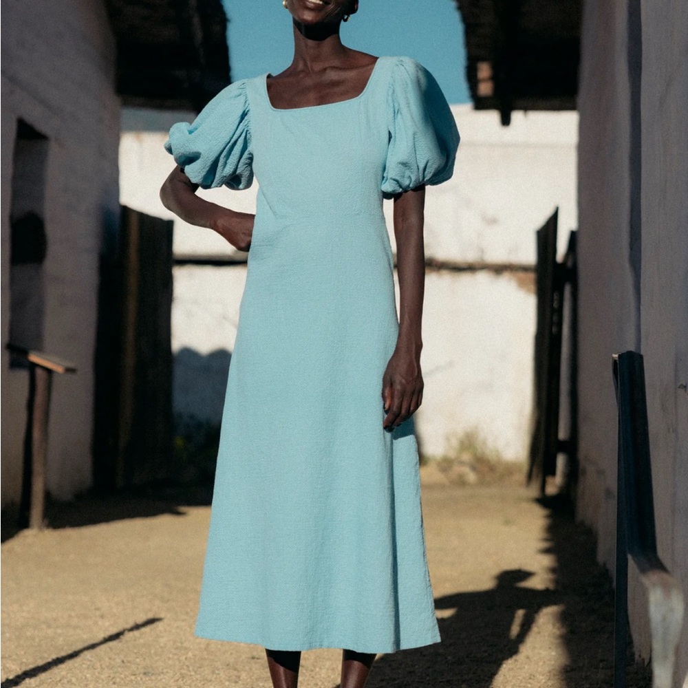 Kara Thoms Elegant Blue Puff Sleeve Crinkle Cotton Dress. Spring Beauty!